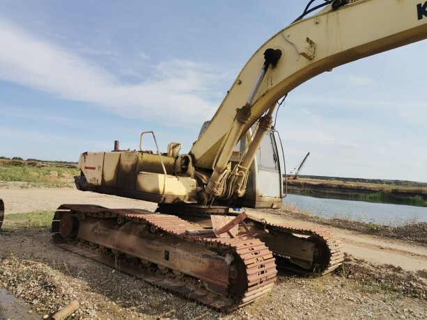 excavator-kobelco-big-1