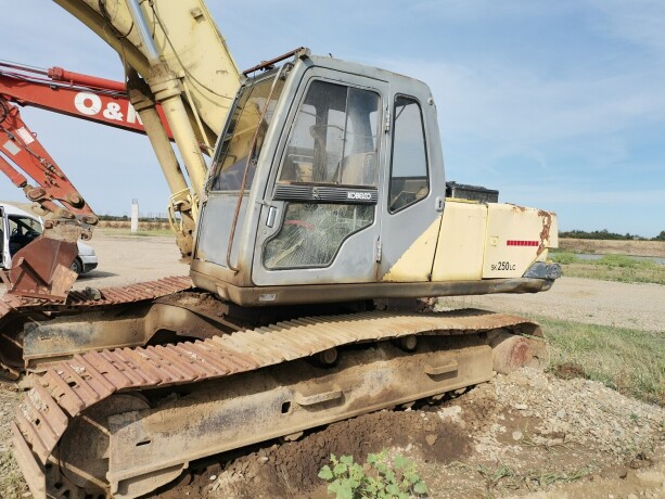 excavator-kobelco-big-4